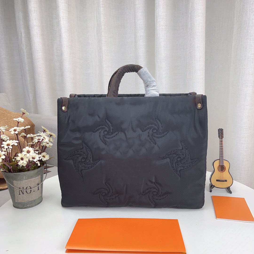 Cosmetic Bag Designer Woman Toilet Pouch Luxury Brand Shoulder Bags Handbags High quality Purse Genuine Leather Crossbody Bag 1978 S470 010