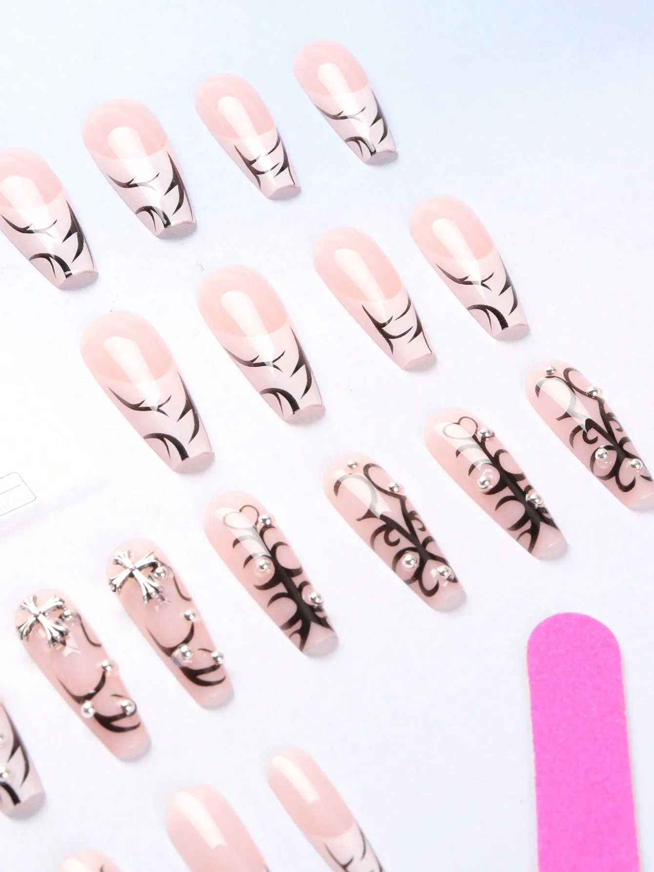 24 fake nails with nail glue and nail files W250410