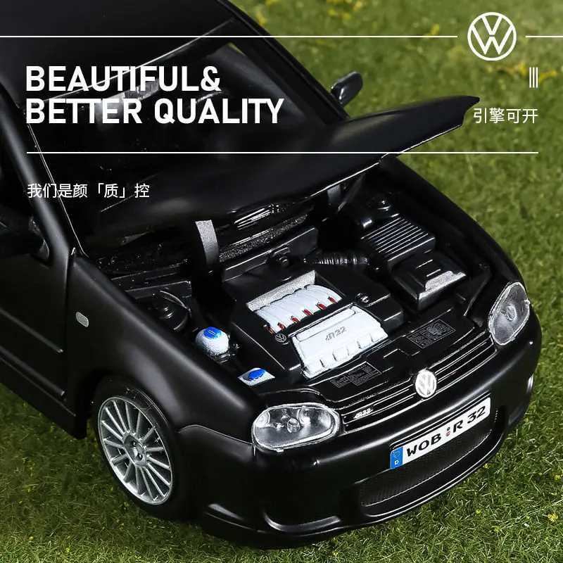 Maisto 1 24 Volkswagen Golf R32 Alloy Car Die Casting Machine and Toy Car Model Micro Scale Model Childrens Toy Car M241025