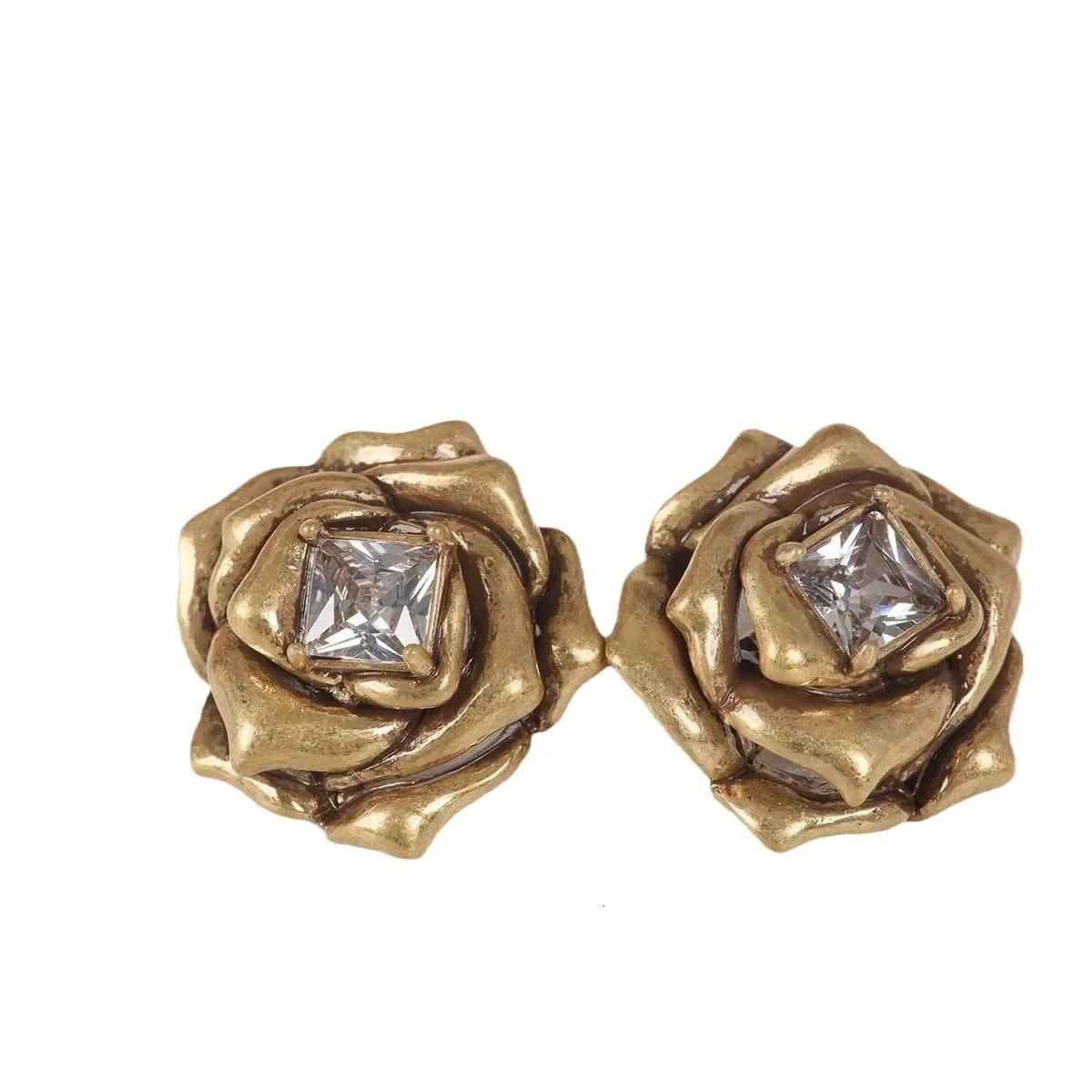 Vintage gold 3D Camilia set with diamond earrings suitable for outstanding women 241025