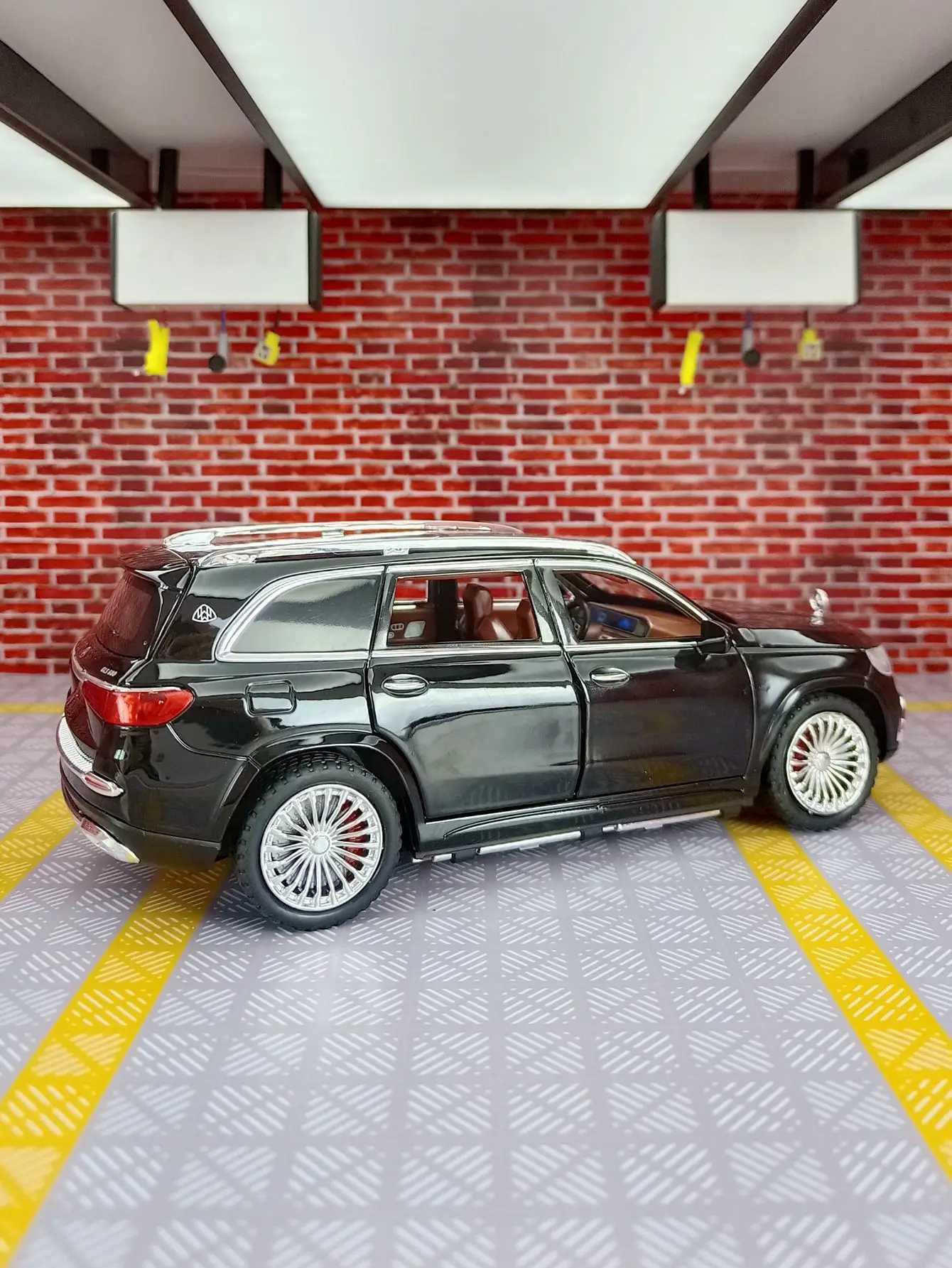 1 24 Mercedes Benz Maybach GLS600 alloy car model die-casting metal toy car model simulation sound light childrens gift M241025