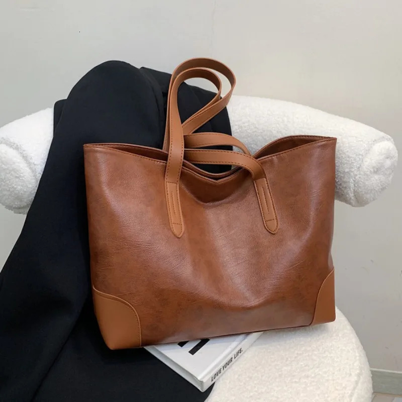 Retro Large Capacity Soft Leather Tote Bag AutumnWinter Versatile Instagram Commuting One Shoulder Underarm Mommy Bag 241025