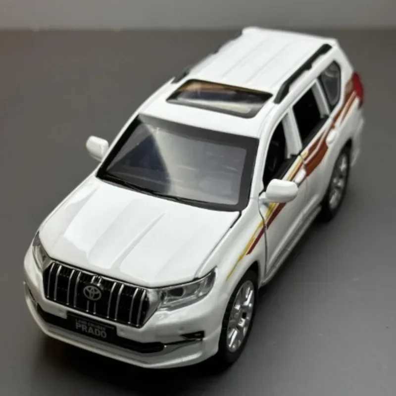 High Quality Allloy Casting 1 32 1/24 Scale Toyota Prado Off road Vehicle Model Sound and Light Simulation Metal Land Cruiser Car Toy Children T241025
