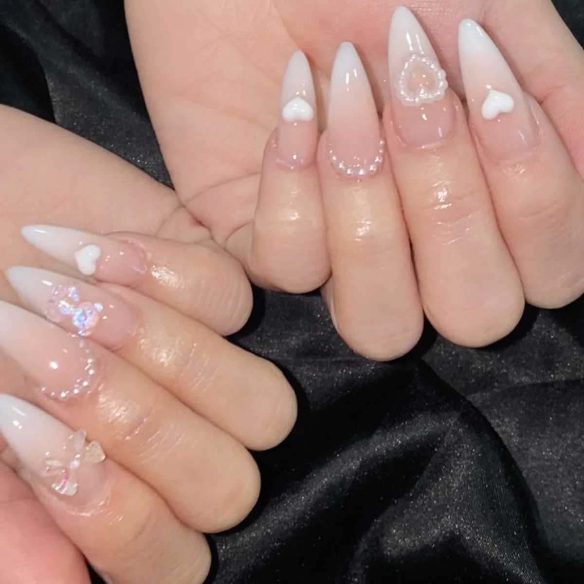 Medium length acrylic almond fake nail art cool and spicy girl wearing fake nails European and American printing detachable French nails W250410