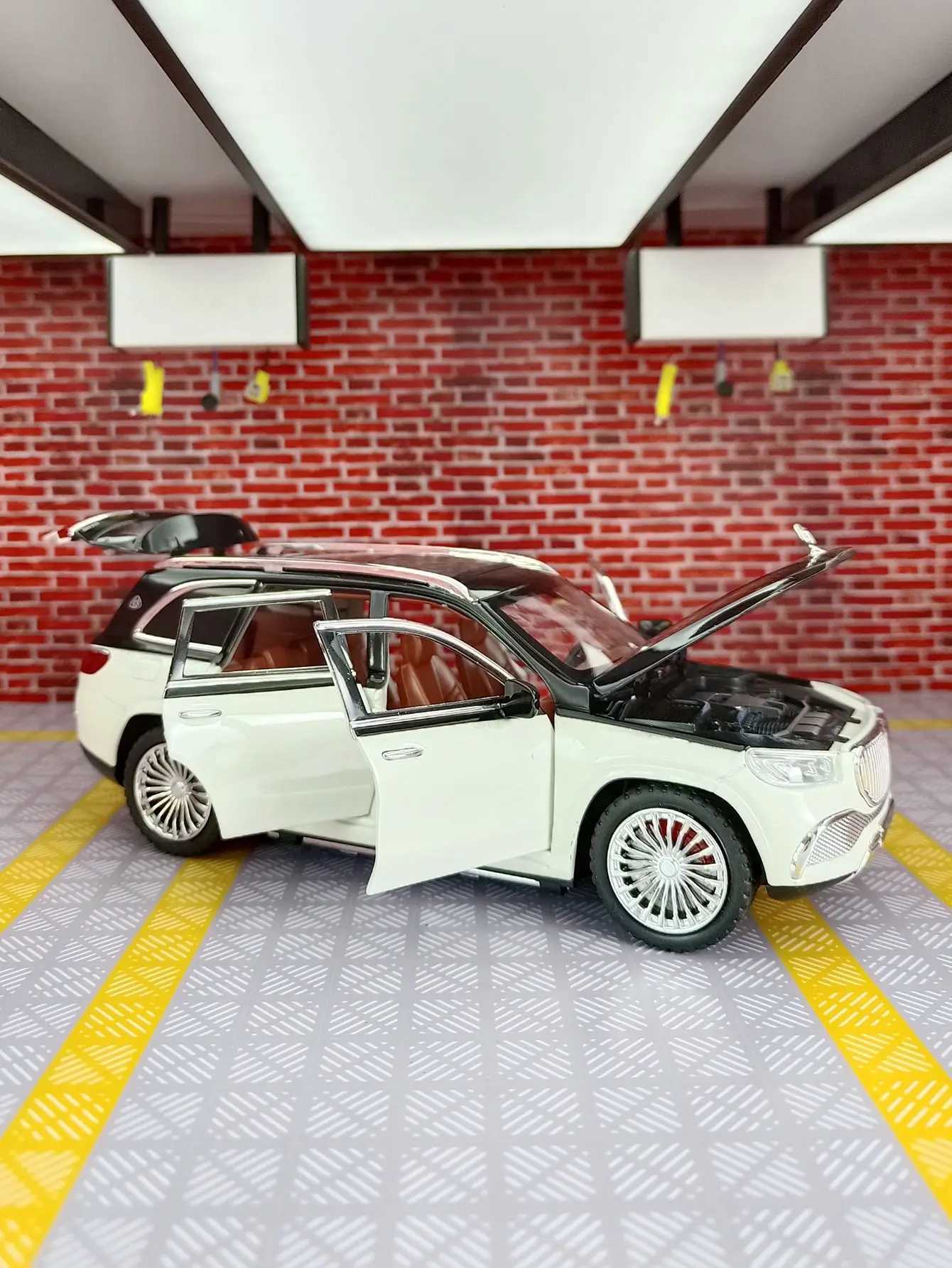 1 24 Mercedes Benz Maybach GLS600 alloy car model die-casting metal toy car model simulation sound light childrens gift M241025