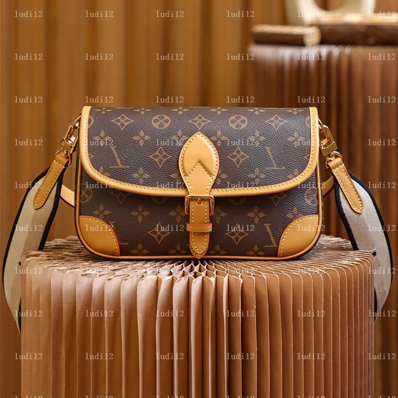 10A Top quality New diane bag Womens crossbody shoulder bag Original designer handbag mirror quality leather chain bags expensive tote Multicolor baguette bag 2025