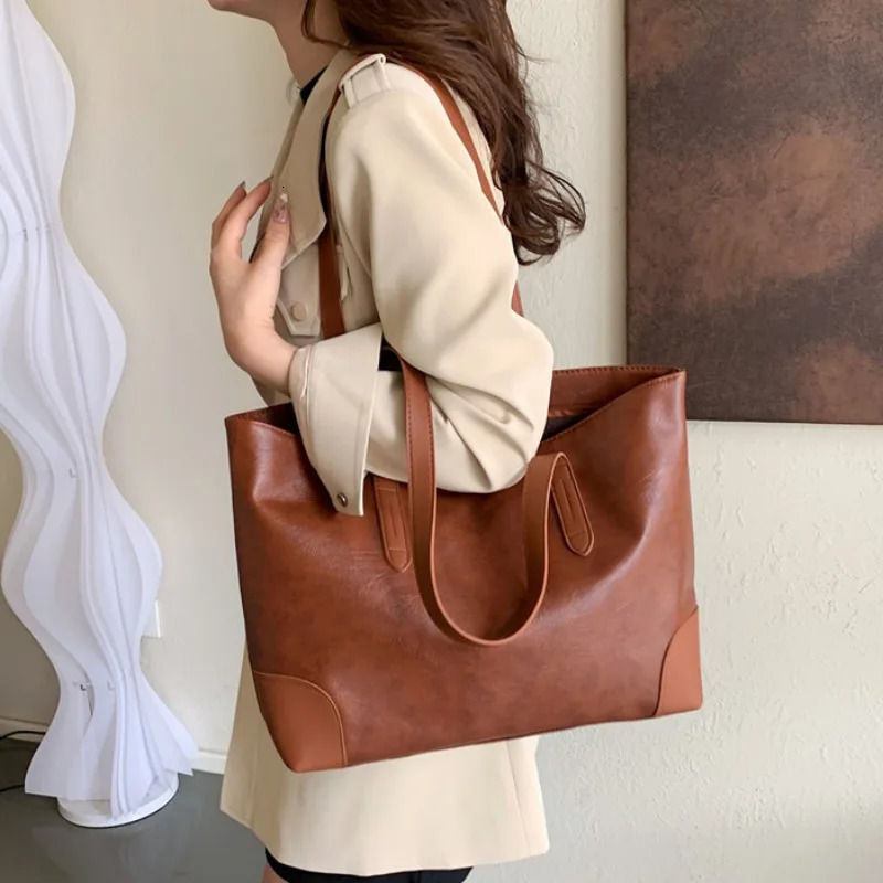 Retro Large Capacity Soft Leather Tote Bag AutumnWinter Versatile Instagram Commuting One Shoulder Underarm Mommy Bag 241025