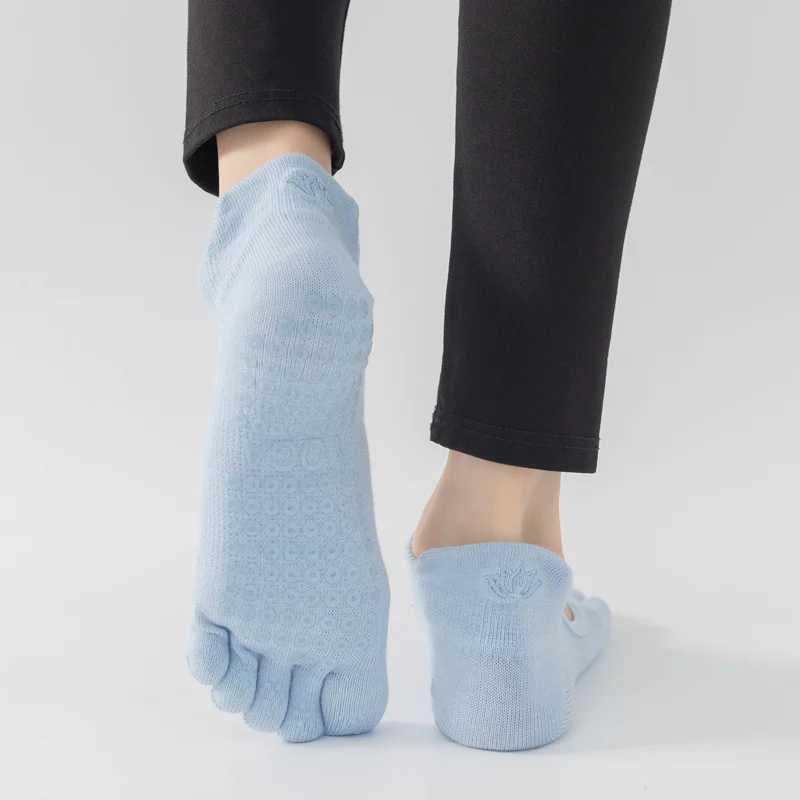Ladies breathable yoga socks with grip equipped with anti slip five finger Pilates socks suitable for womens strapless dance suitable for toe socks W2