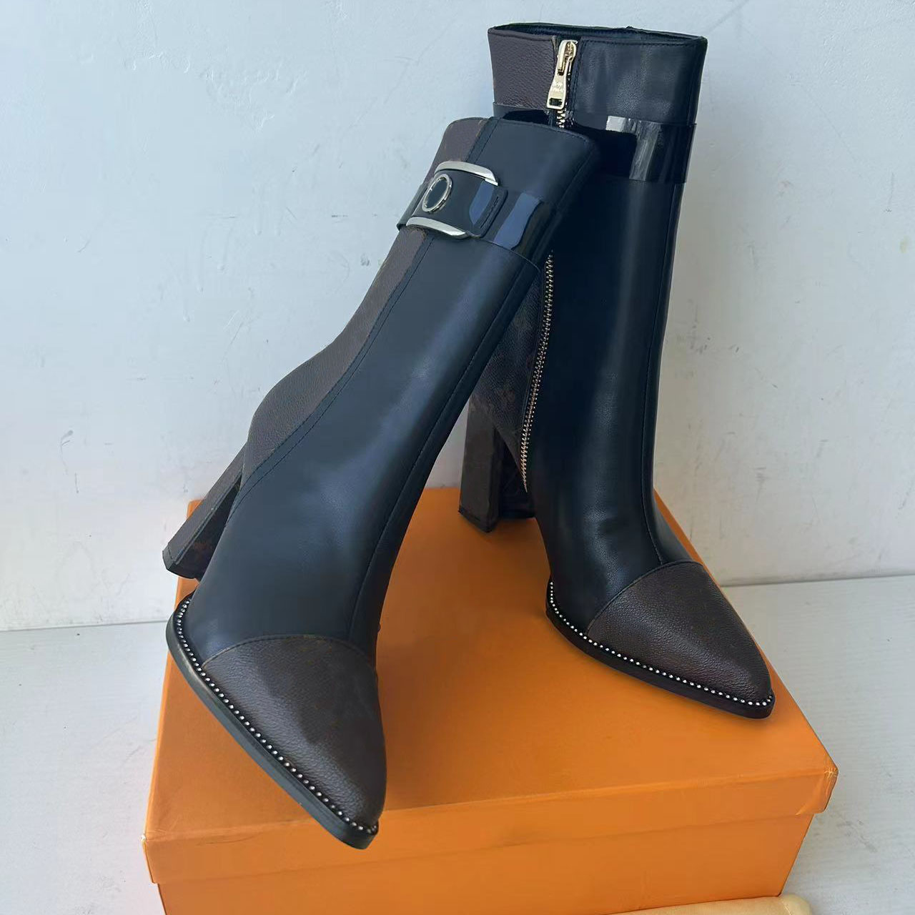 Boots Designer Boots Paris Luxury Brand Boot Genuine Leather Ankle Booties Woman Short Boot Sneakers Trainers Slipper Sandals W362 04