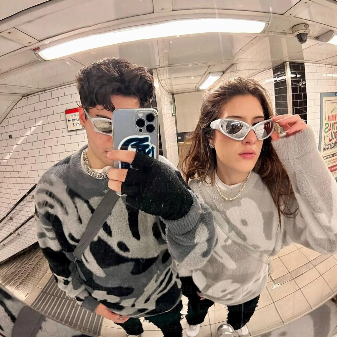 Mens Hip Hop Knitwear Womens Sweaters Harajuku Fashion Textured Mohair Loose Tops Casual Cotton Streetwear Pullover 241018