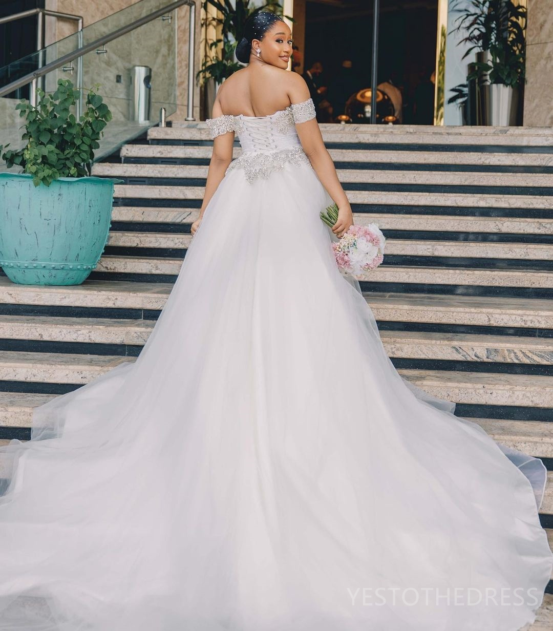 2024 Plus Size Mermaid Wedding Dress Bridal Gowns for Bride Off Shoulder Beaded Lace Detachable Beaded Lace Rhinestones Wedding Gowns For African Blac