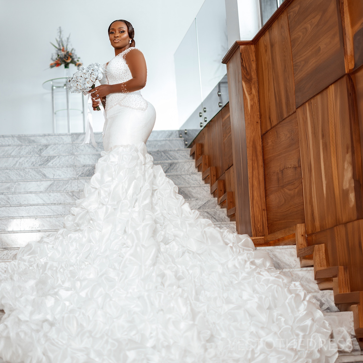 2024 Plus Size Mermaid Dress Bridal Bride Sheer Neck Long Sleeves Beaded Pearls Pleated Wedding Gowns For African Arabic Black Women D370