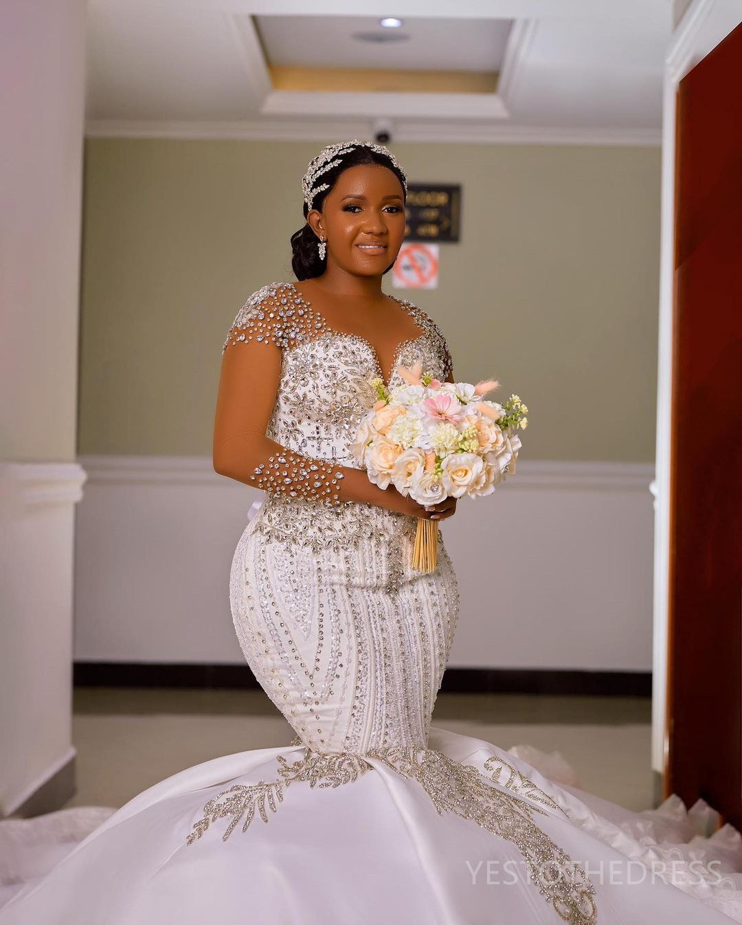 2025 Plus Size African Wedding Dress For Bride Bridal Gowns Luxurious Illusion Mermaid Sheer Neck Satin Beaded Rhinestones Flora Wedding Gowns For Bla