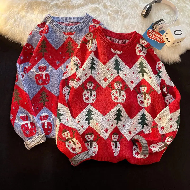 In the winter of a couple sewed Christmas tree jacquard sweaters 241025