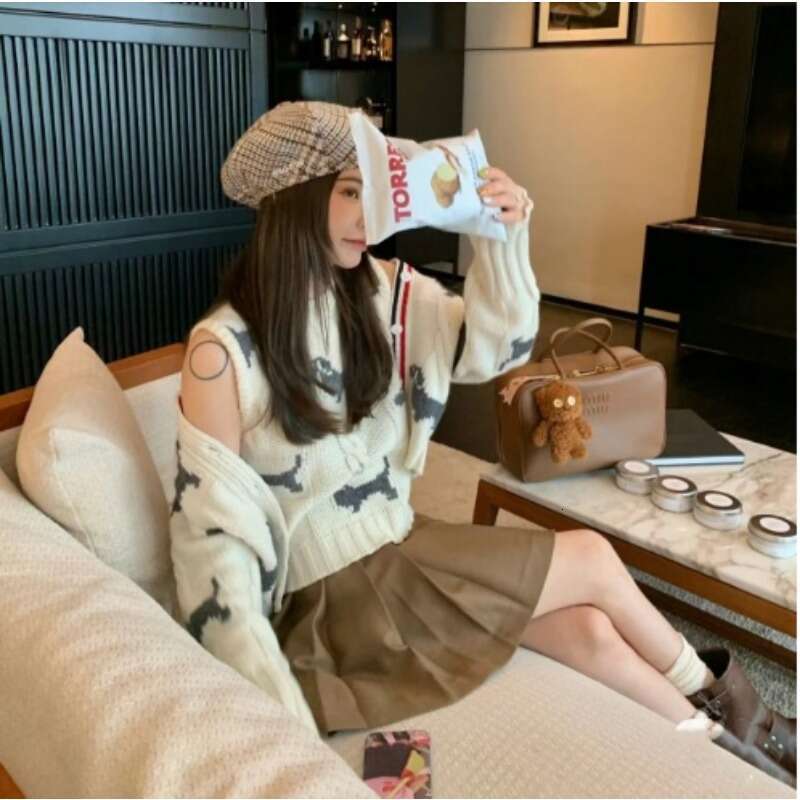 2024 Autumn/Winter New Dog Inlaid Wool Vest Women's Jacquard Top Round Neck Pullover Knitted Sweater