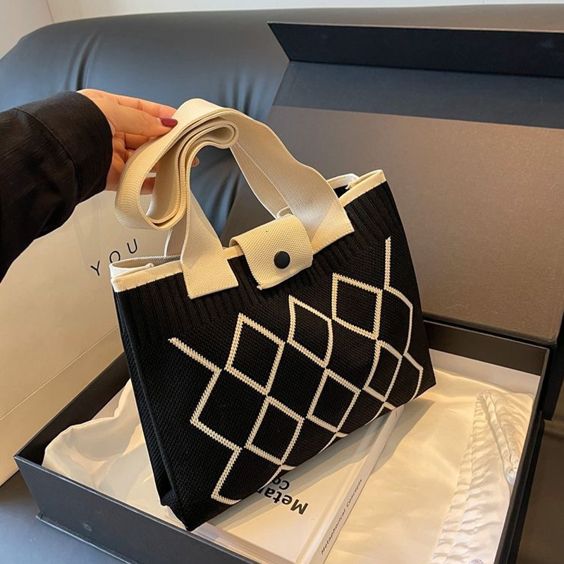 2024 New Designer Fashionable Large Capacity Handbag Multi functional Commuter Handbag Trendy Shoulder Bag Crossbody Bag
