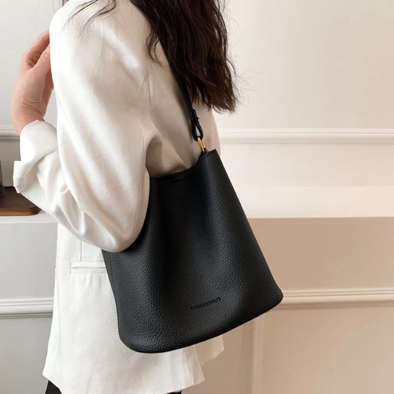 Home>Products>Womens Genuine Leather Messenger Bag>High Capacity Handbags> Cowboy Travel Bag 241025
