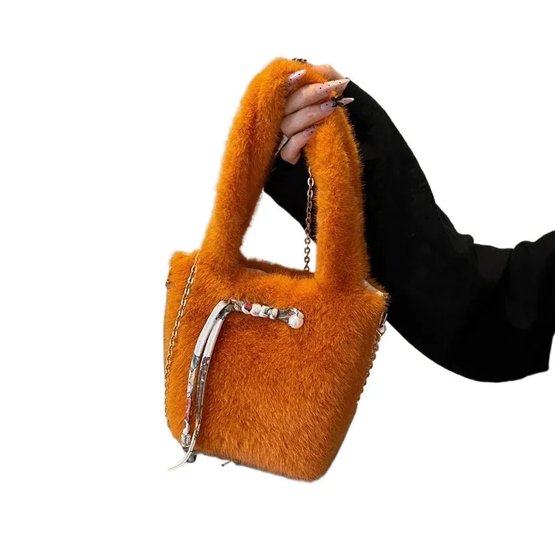 Early autumn plush bag Versatile Crossbody bag fashionable sweet high-end feeling Western style handbag 241025