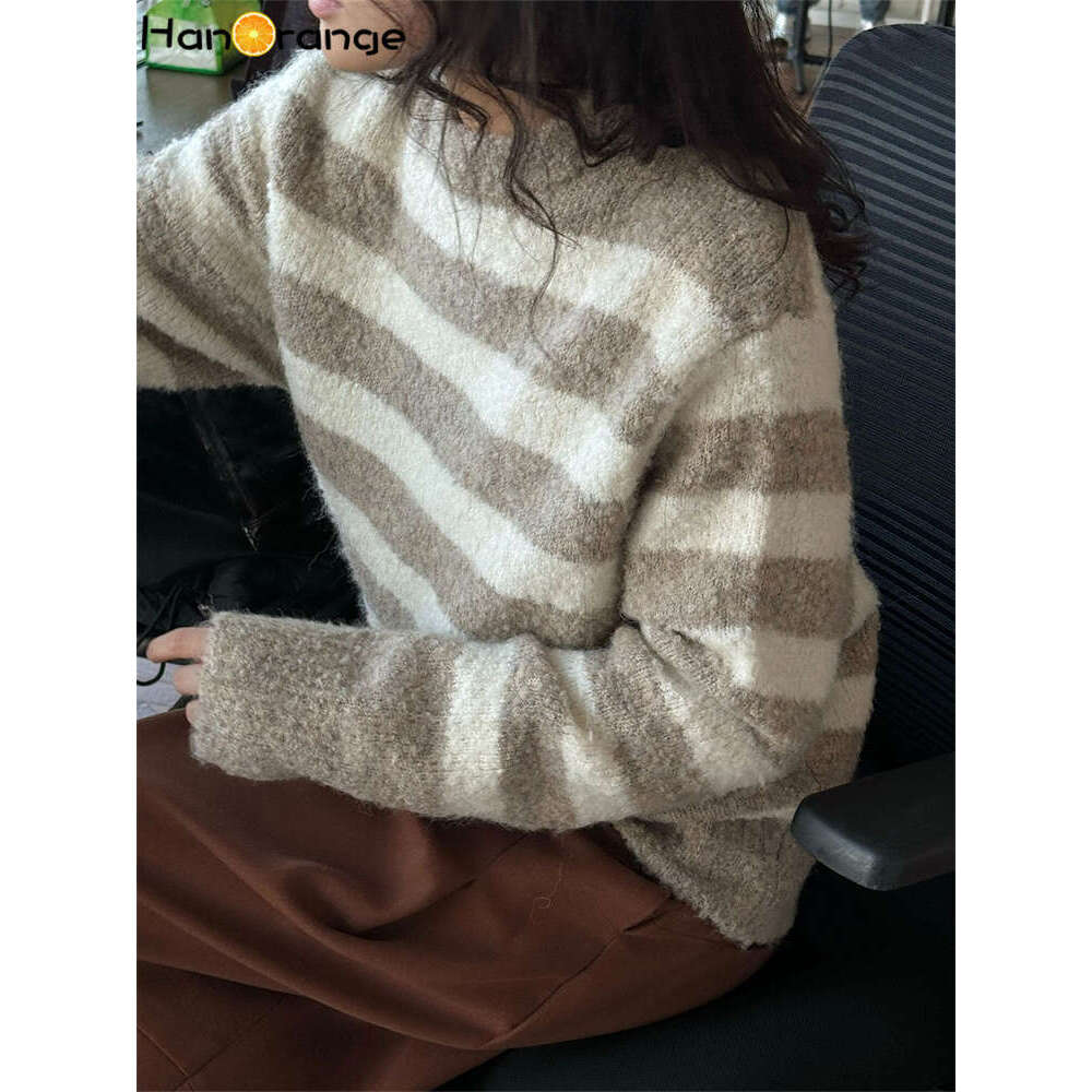 Hanorange 2024 Winter Contrast Striped Wool Sweater Women Soft Sticky Silhouette Knitting Top Rice Brown/Pink Coffee