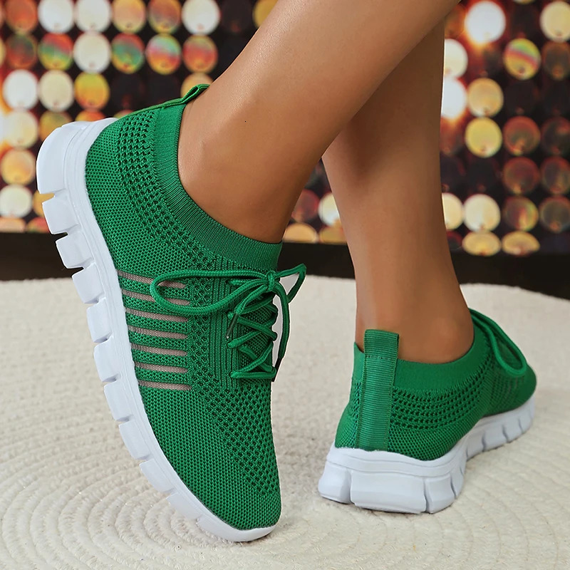 Mesh breathable soft soled sports shoes for women lightweight and non slip running and walking shoes for women 2024 spring casual lace flat shoes 2410