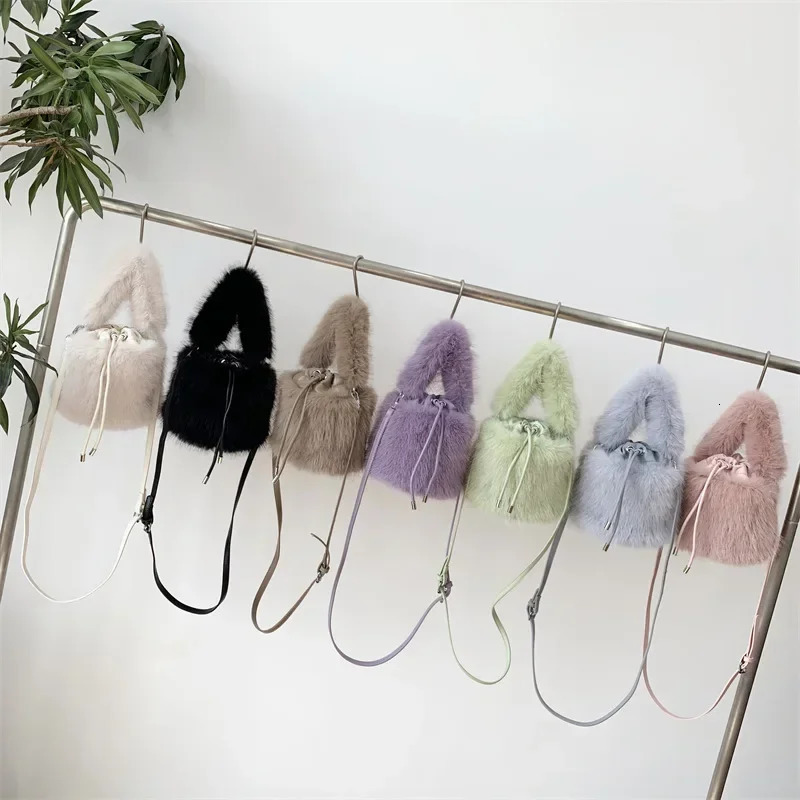 Solid color soft plush shoulder bag winter fashion womens fluffy handbag faux fur womens bucket cross body bag 241025