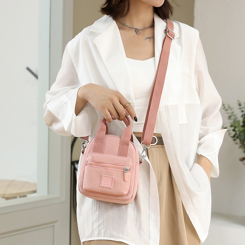 2024 Designer Women's Casual Fashion Cross Shoulder Girl Simple Fashion Zipper Handbag Nylon Waterproof Solid Crossbody Bag Lightweight Shark Bag