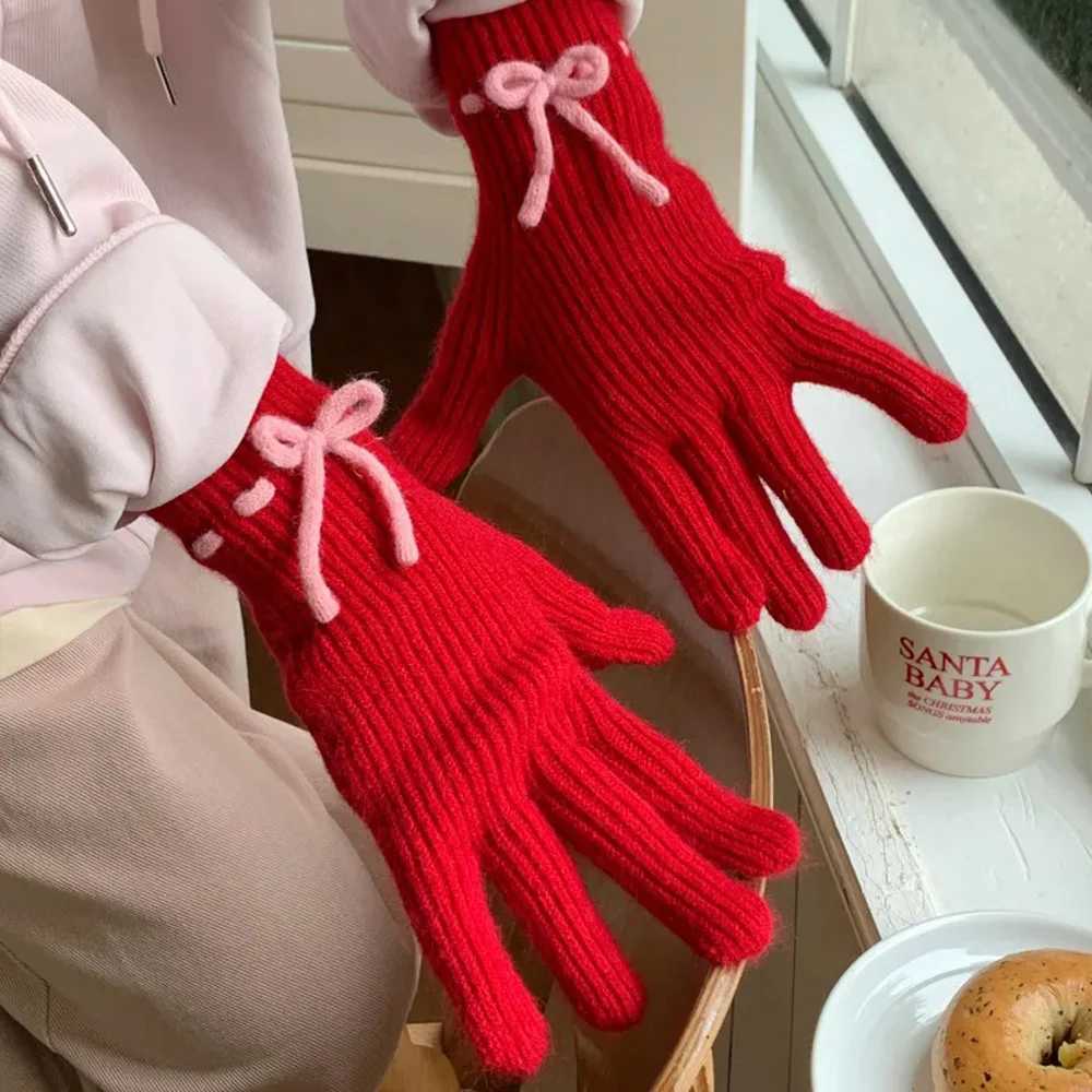 1 pair of outdoor womens autumn thick Gs bow knot Y2k warm expression Gs long gray retro Gs knitted Gs W241026