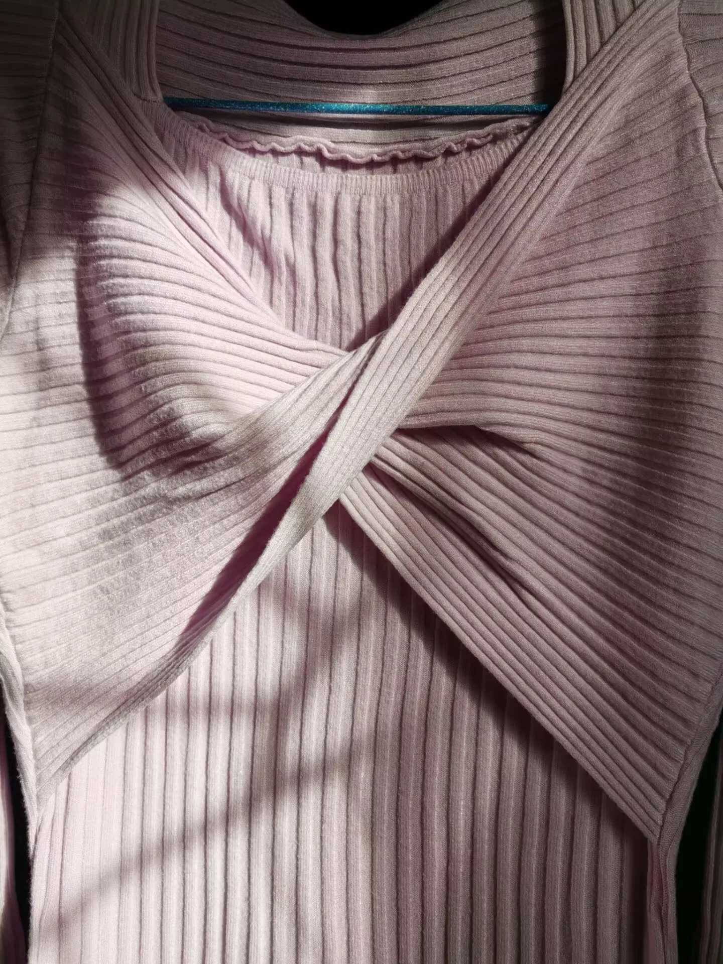 Winter pregnant womens slim fit dress elegant solid color long sleeved O-neck soft and comfortable pregnant womens sweater knitted dress W241026