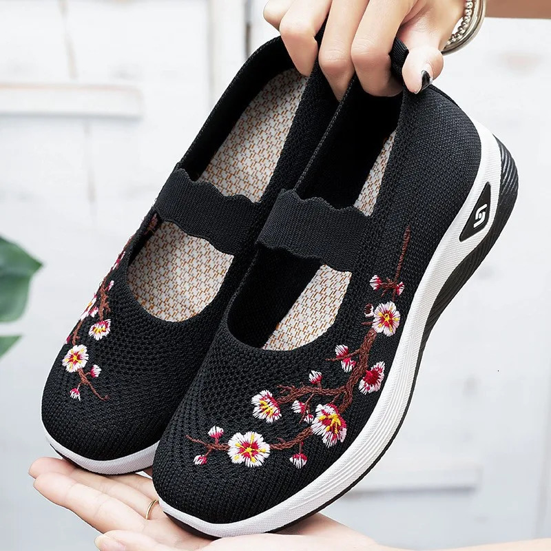 Womens flat shoes autumn embroidered shallow shoes womens breathable comfortable wear-resistant fashionable and casual shoes 241024
