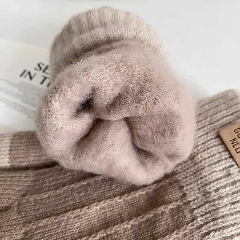 Advanced Womens Warm Thick Plush Knitted Gs Touch Screen Mens Fashion Autumn Winter Warm Cycling Outdoor Skiing Gs W241026