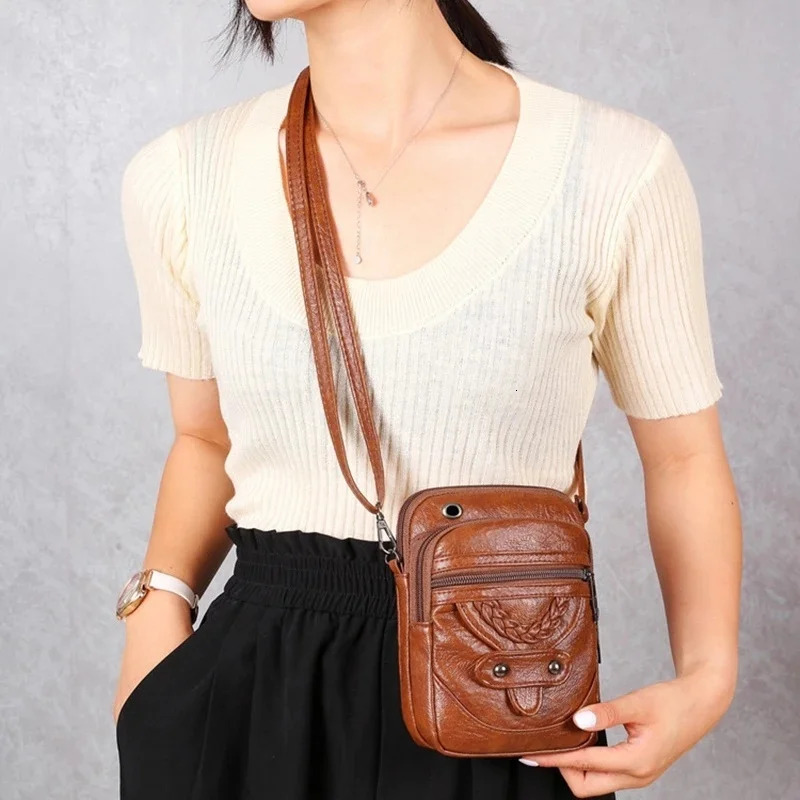 2024 Designer Women's Handbag Fashion Trend Single Shoulder Mobile Wallet Small Slant Retro Women's Flip Bag Women's Shark Bag