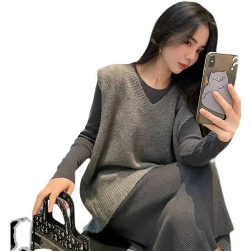 1145# autumn and winter fashionable knitted pregnant womens vest long sleeved dress set fashionable A-line pregnant womens clothing W241026