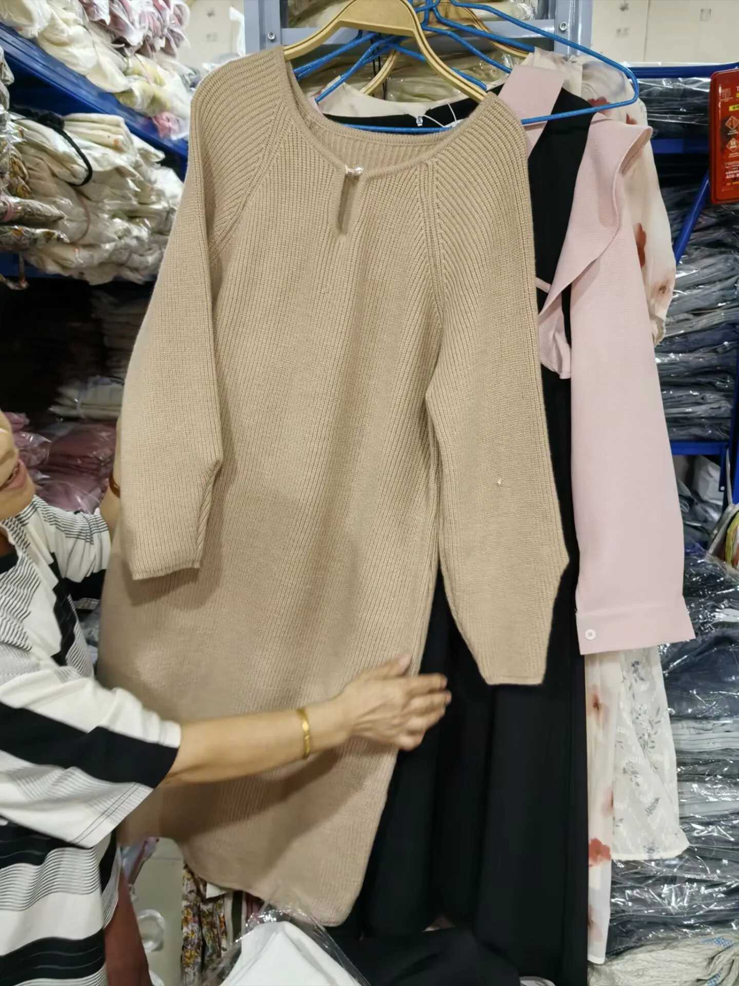High quality long sleeved V-neck knitted dress for pregnant women in autumn and winter plus size maternity sweater W241026
