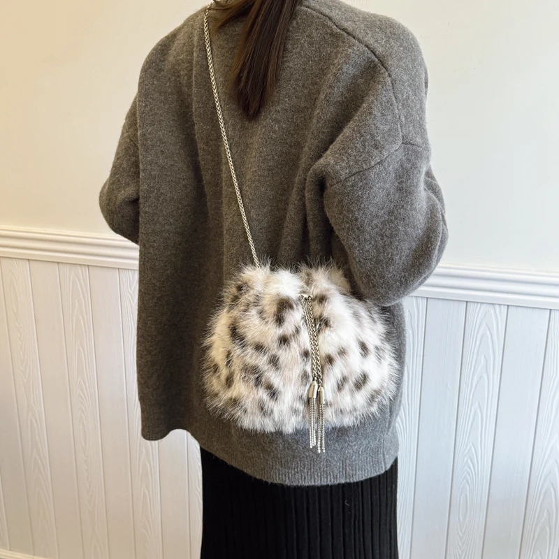 Womens trend version leopard print plush shoulder cross body bag simple casual fashion storage bag 241025