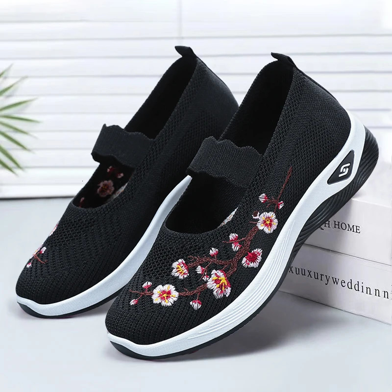 Womens solid color knitted sports shoes lightweight soft soled walking shoes with floral embroidery low top breathable shoes 241024