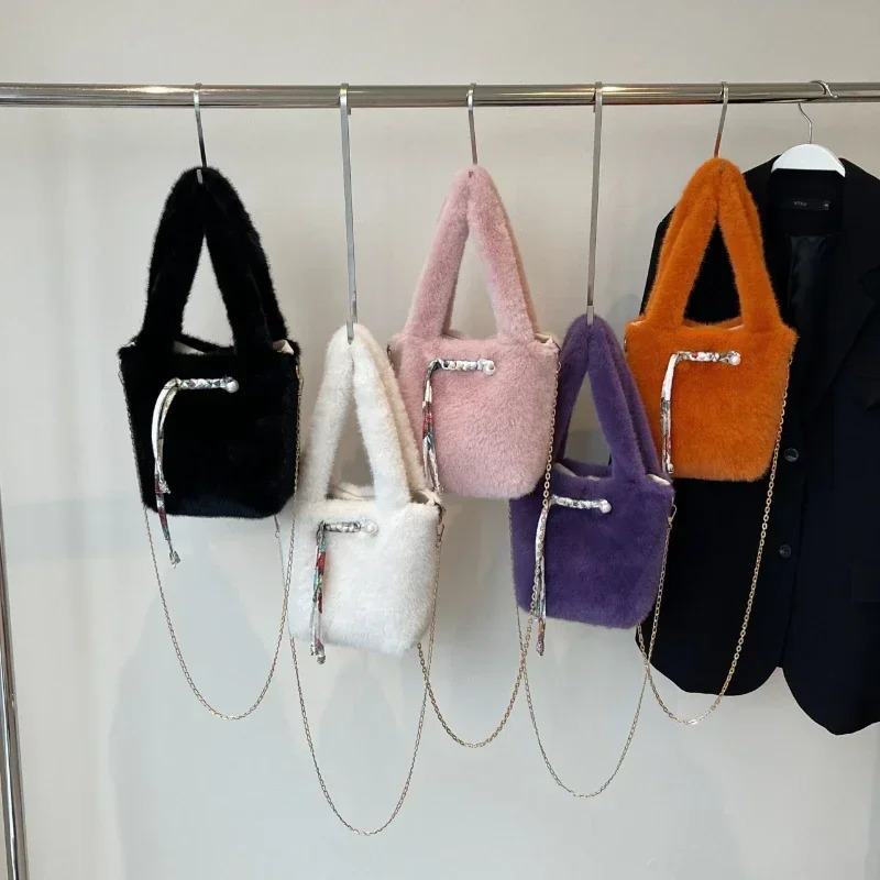 Early autumn plush bag Versatile Crossbody bag fashionable sweet high-end feeling Western style handbag 241025