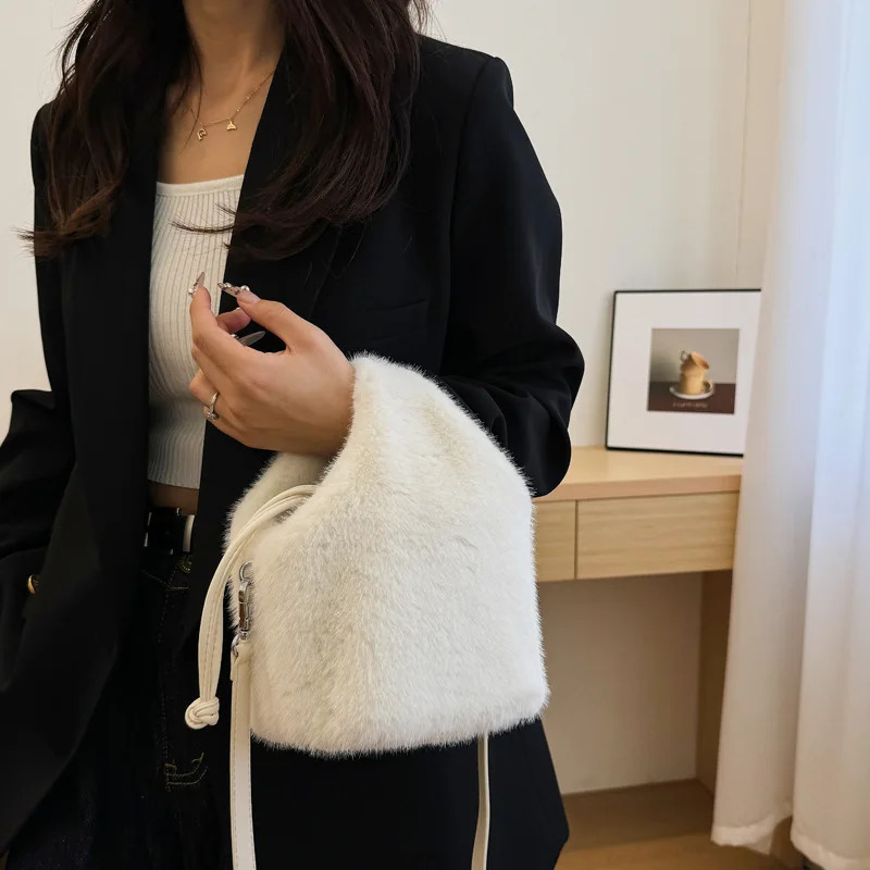 autumn and winter fur bags womens niche handheld bucket bags fashionable handbags fashionable crossover bags 241025