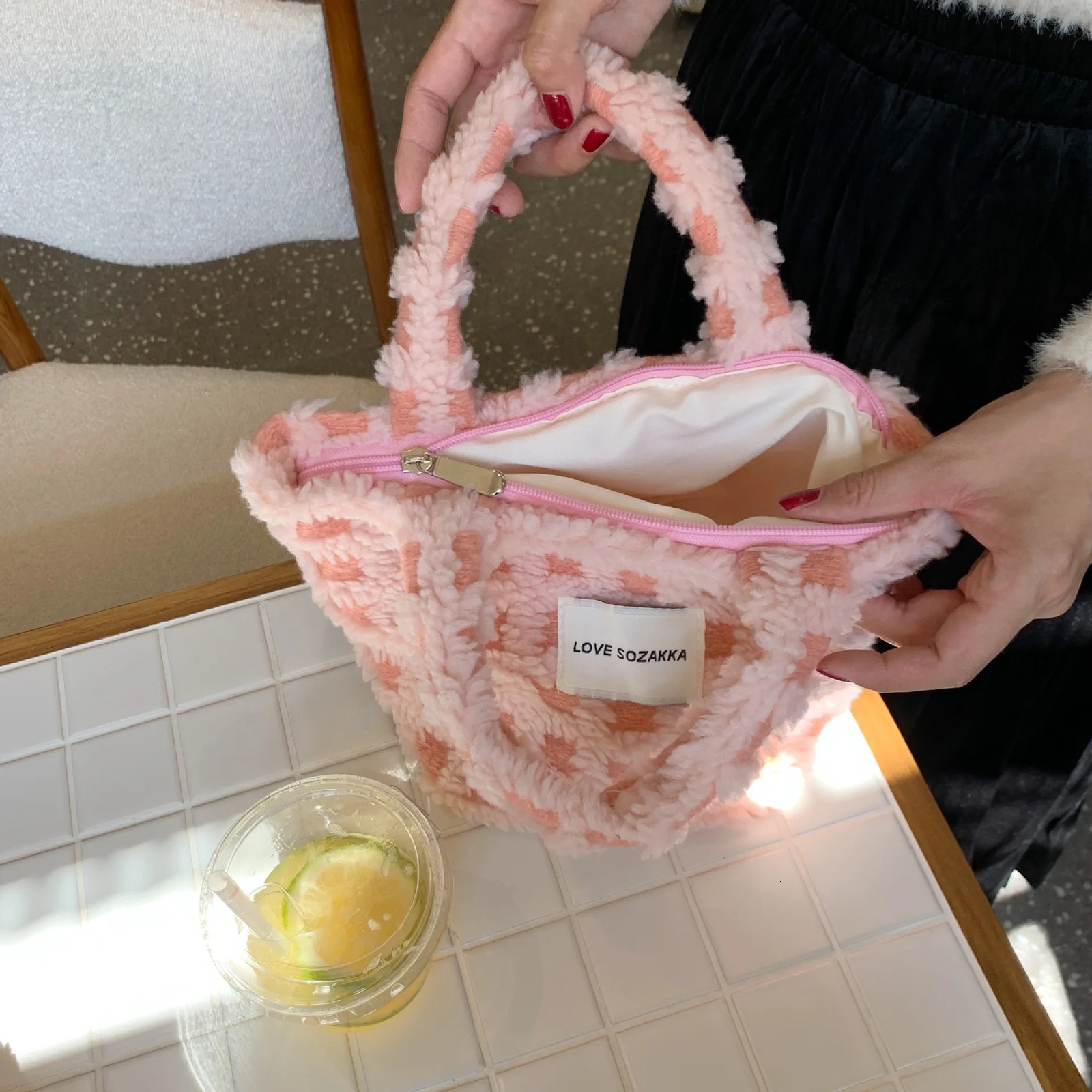 Comparative color womens flat bottomed wallet handbag fashionable womens soft plush shoulder bag retro womens small handbag shopping bag 241025