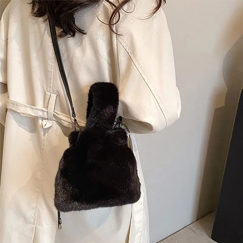 Fashion Polyester Mobile Phone Versatile Plush Bucket Bags Womens Plush Shoulder Bag Small Cross Body Bag Outdoor Shopping 241025