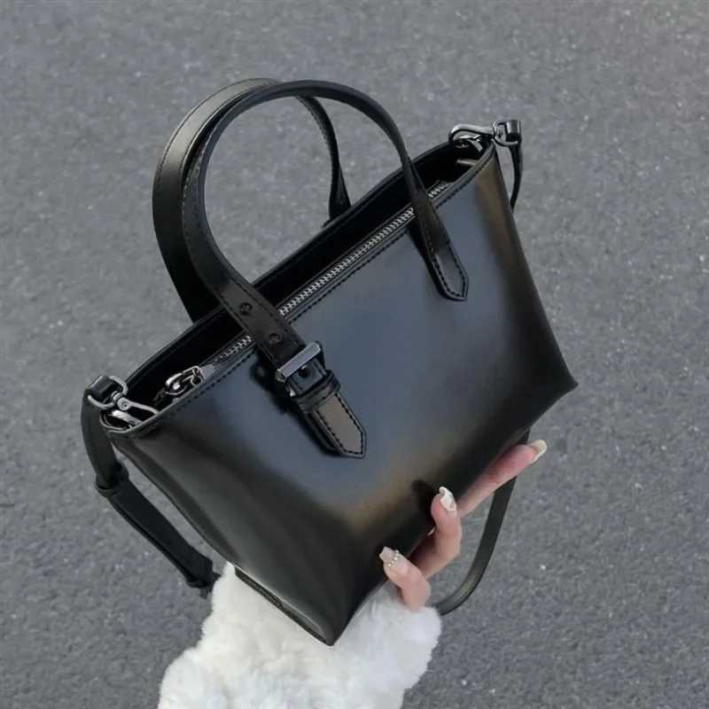 Tote Handbag for Women 2024 New Versatile Korean Niche Bags Retro Small Commuting Hand-held Crossbody Bag Y250320