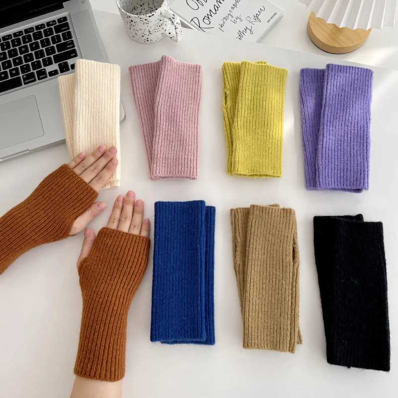 Half Finger GS Female Autumn/Winter Korean Edition Full Series Knitted Warm Vertical Striped Wool Half Scissor Student Writing Cycle W241026