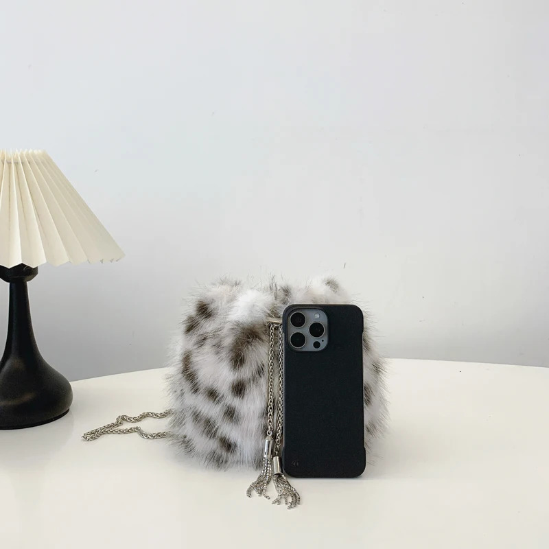 Womens trend version leopard print plush shoulder cross body bag simple casual fashion storage bag 241025