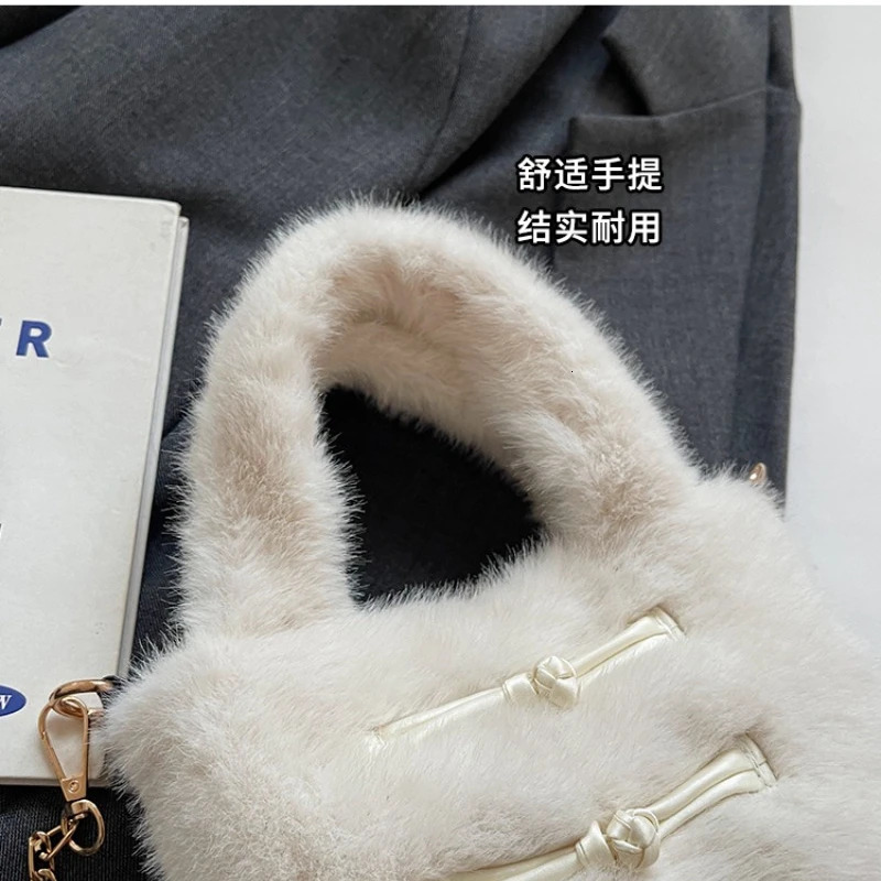 China Retro Shoulder Bag Autumn/Winter Simple Fashion Chain Ten Font Womens Bag 241025