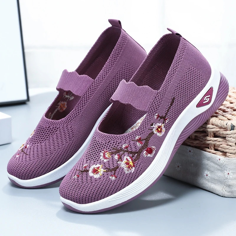 Womens solid color knitted sports shoes lightweight soft soled walking shoes with floral embroidery low top breathable shoes 241024