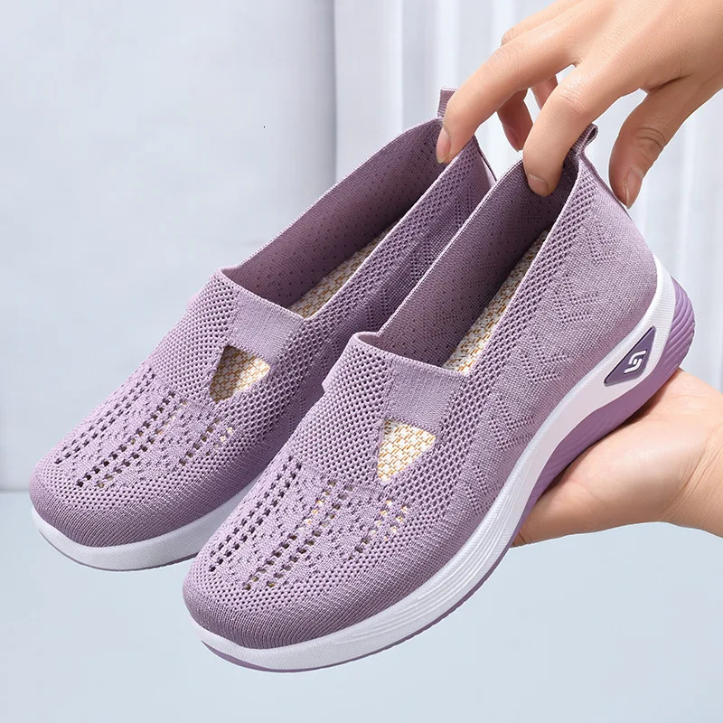 Womens shoes breathable and comfortable in spring and summer mothers single shoe soft sole casual blue mesh shoes 241024