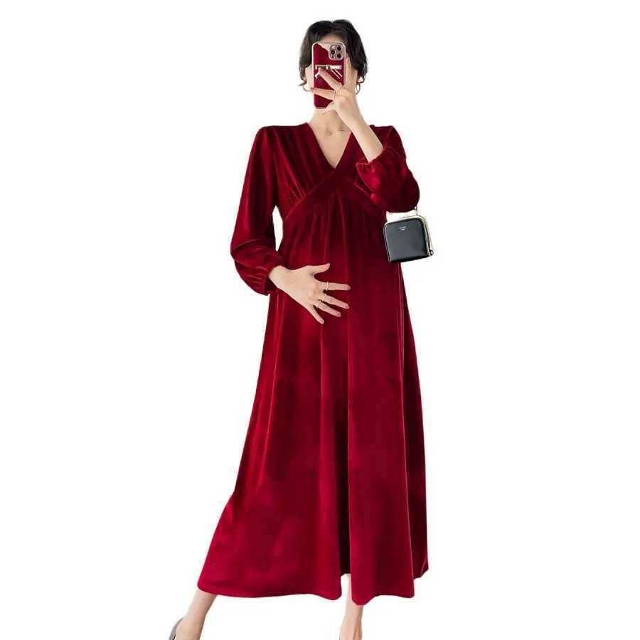 Winter maternity basic dress long sleeved V-neck elegant maternity dress Velour dress plus size maternity party dress black and red W241026