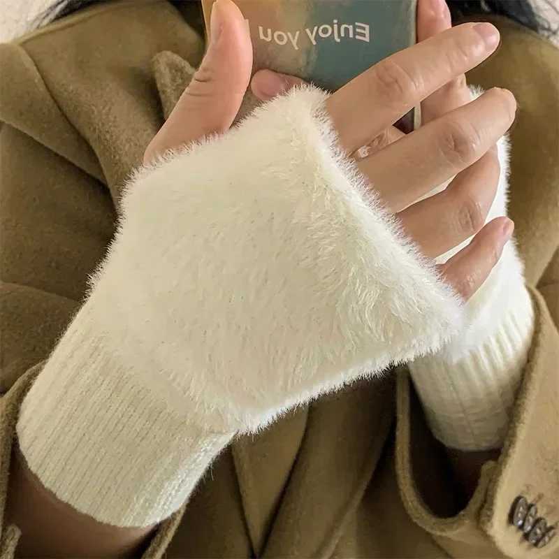 New solid color plush Gs autumn and winter womens warm luxury wool knitted touch screen open half finger Gs W241026