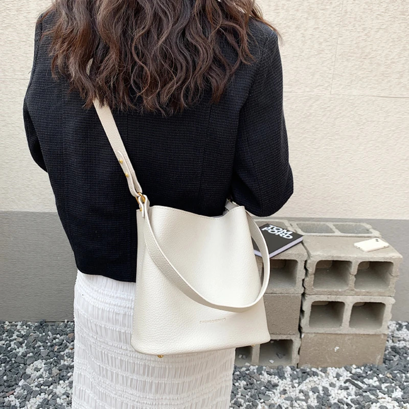 Home>Products>Womens Genuine Leather Messenger Bag>High Capacity Handbags> Cowboy Travel Bag 241025