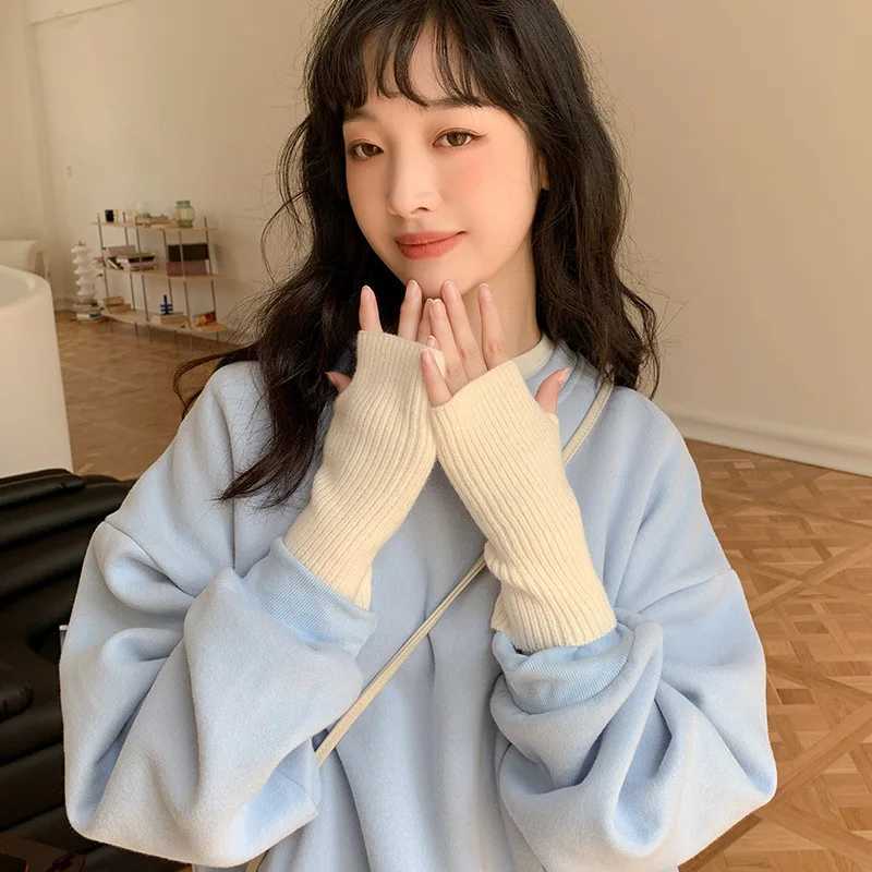 Half Finger GS Female Autumn/Winter Korean Edition Full Series Knitted Warm Vertical Striped Wool Half Scissor Student Writing Cycle W241026
