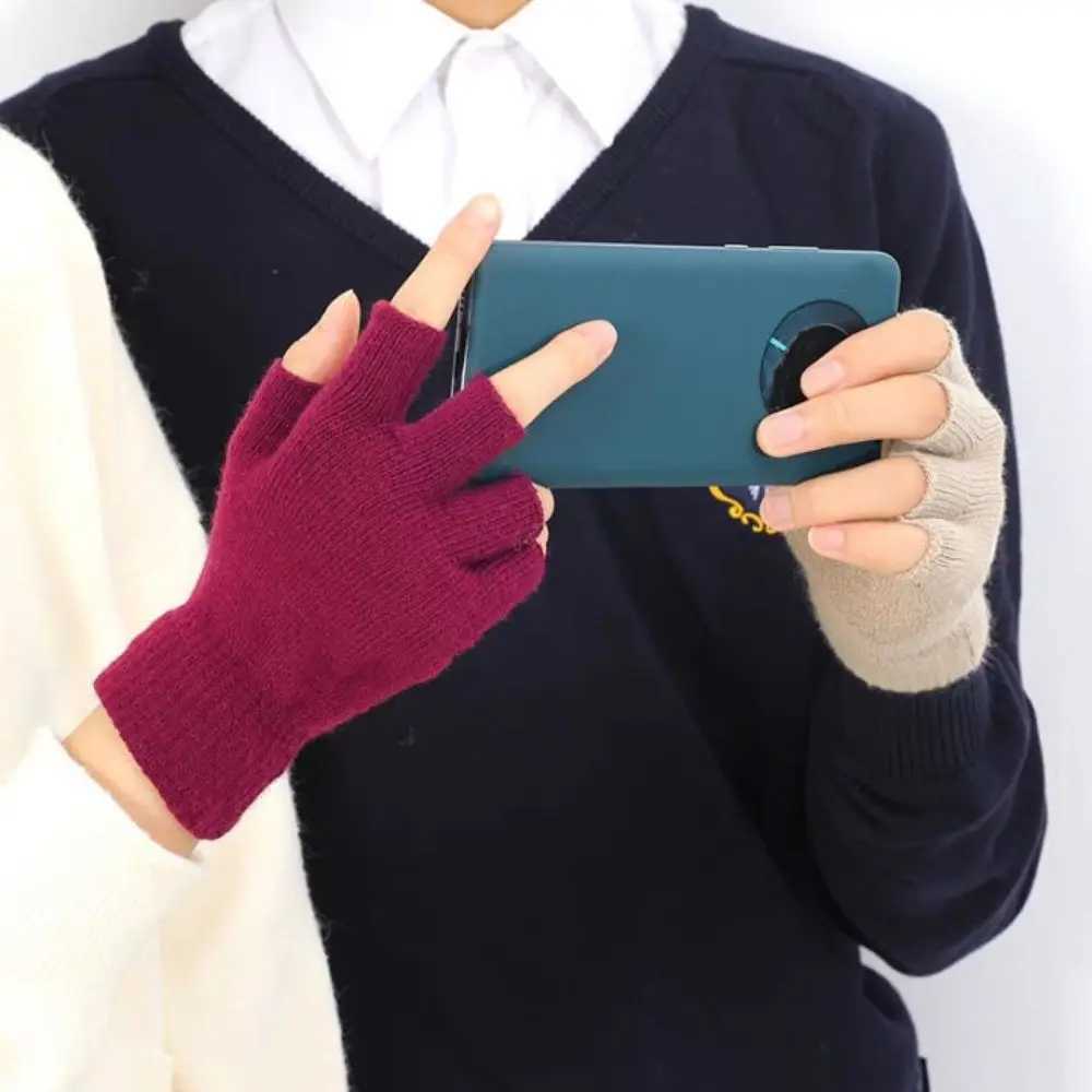 Autumn and Winter Knitted Mens and Womens Gs Solid Color Convenient Hot Finger Neutral Cycling Writing Driving Work G W241026